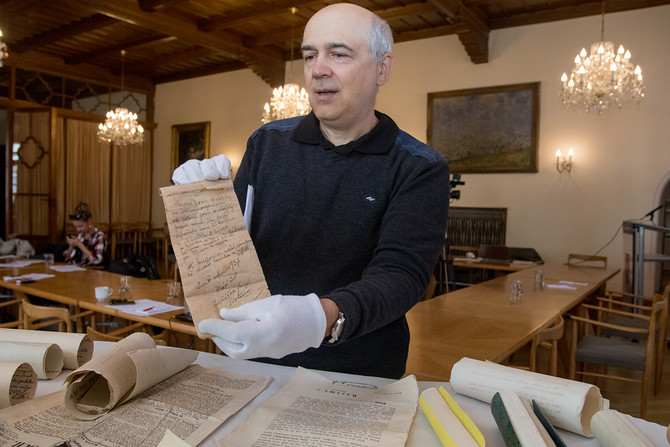 Ředitele Státního okresního archivu Olomouc Bohdan Kaňák představil unikátní nález.
