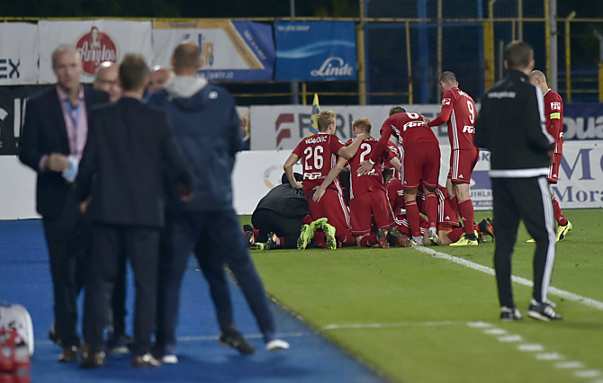Valná hromada. Tam dole někde je střelec vítězné trefy v Jihlavě David Houska. Hanáci nyní hostí v sobotu doma Jablonec.