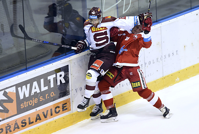 Doma se Kohoutům moc nedaří. Venku to tak zlé není. V úterý se Mora porve o body ve Vítkovicích, v pátek na Kometě. V plecharéně hostí v neděli Jihlavu.