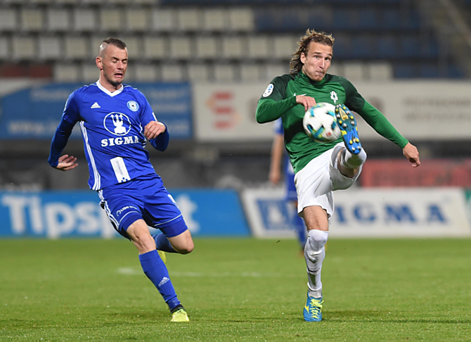 Pavel Moulis tentokrát roli střídajícího žolíka jako s Libercem nesplnil. S Jabloncem v 94. minutě nastřelil v obrovské šanci nohy brankáře Hrubého.