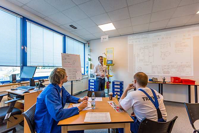 Vzdělávání nováčků v nové školicí místnosti