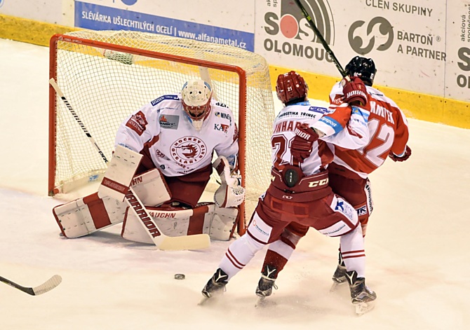 Jan Knotek v oslabení málem překonal Šimona Hrubce.