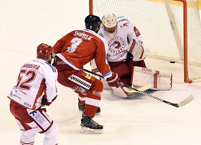 Obránce HC Olomouc David Škůrek skóroval proti Třinci hned dvakrát. Na kontě má šest branek a je nejlepším střelcem mezi obránci celé Tipsport extraligy.