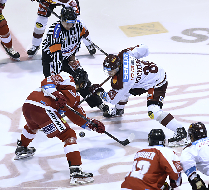 Hokejisté Olomouce dokázali v Praze srovnat ze stavu 0:2. V prodloužení sahali po druhém bodu, ale v nájezdech pak získala bod navíc Sparta.