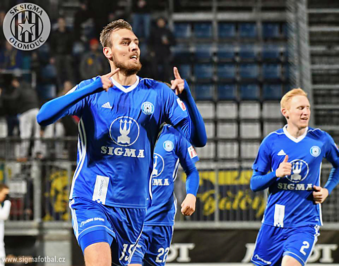 Gólová radost. Tomáš Chorý oslavuje úvodní trefu Sigmy Olomouc v utkání 14. kole HET ligy s FASTAVem Zlín. Hanáci zvítězili 2:0.