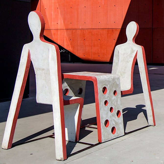 Dialog od Michala Trpáka zdobil v rámci projektu prostor před Divadlem J. K. Tyla v Plzni. Jaká díla se představí v Olomouci?