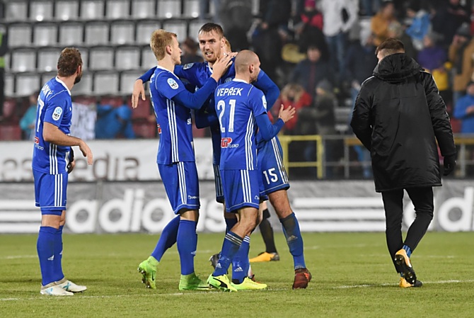 Radost po utkání. Sigma slaví po zápase. Martin Sladký vlevo se spoluhráči.