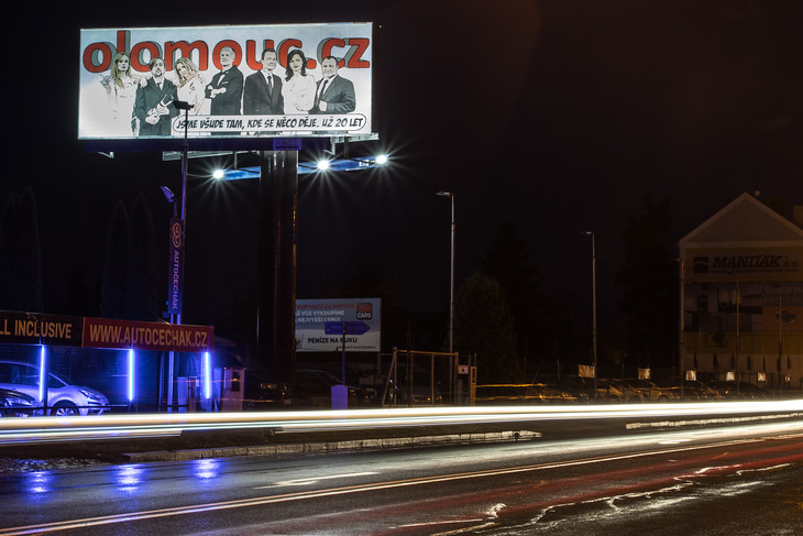 DVACET LET OLOMOUC.CZ Celý rok jsme slavili neuvěřitelné dvacáté narozeniny a vídali jste nás doslova na každém rohu. Ale bylo toho víc. Třeba výstava v Šantovce, která vynesla 27 tisíc korun pro nemocného pana Kamila. Kdo by to v roce 1997 řekl, že jednou budeme takhle daleko? A za to děkujeme hlavně vám.