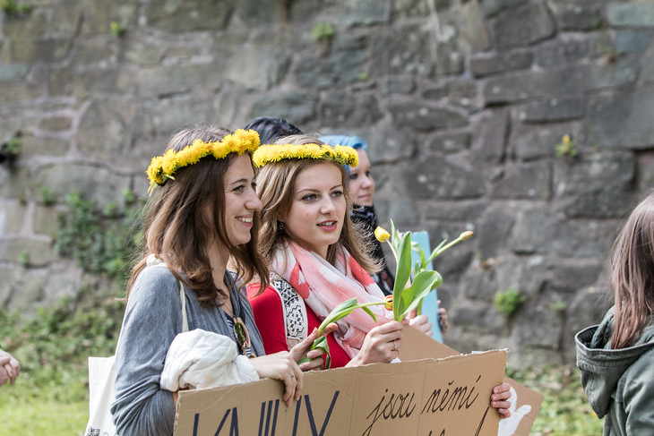 PRINCEZNY MAJÁLESU. Zima je definitivně pryč a (nejen) studenti slaví majáles. A ten má nejen krále či královnu, ale i spoustu princů a princezen. Taky už se tak těšíte, až se zase vrátí jaro?