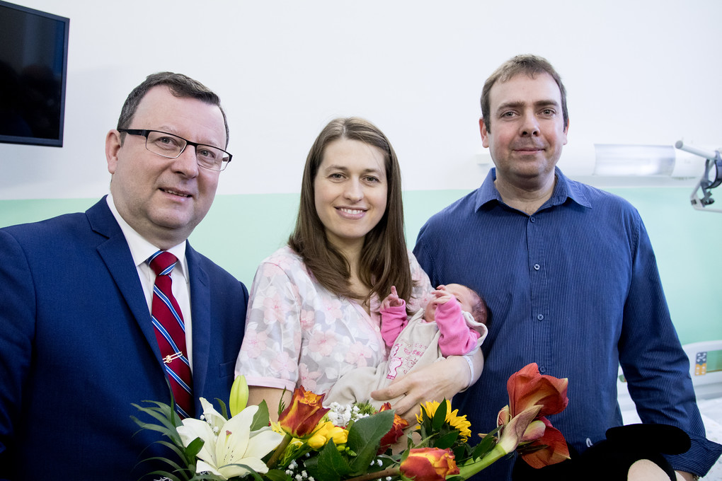 Štastným rodičům tradičně pogratuloval i primátor Antonín Staněk.