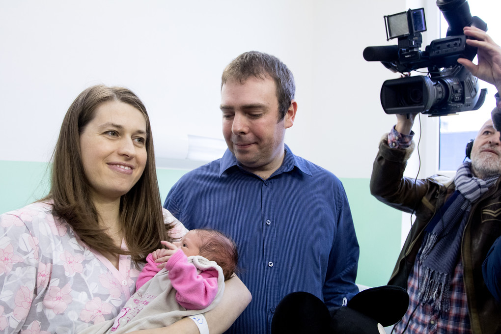 O první miminko byl velký mediální zájem.