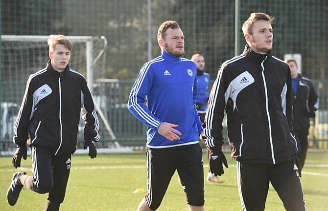 Jakub Řezníček na prvním tréninku mezi Ondřejem Zmrzlým a Šimonem Faltou. 