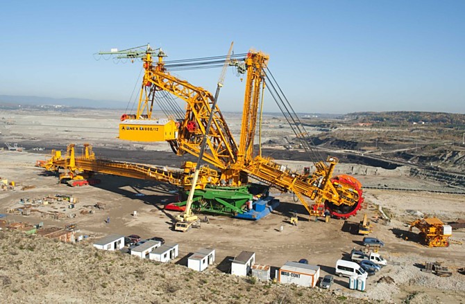 Firma UNEX dnes těžební společnosti Sokolovská uhelná oficiálně předala do užívání opravený a zmodernizovaný těžební velkostroj KU800/12, jeden z největších samohybných strojů na světě. Opravy trvaly 14 měsíců, odvedeno bylo celkem 235 000 hodin práce, mimo jiné bylo položeno 78 625 metrů nových kabelů.