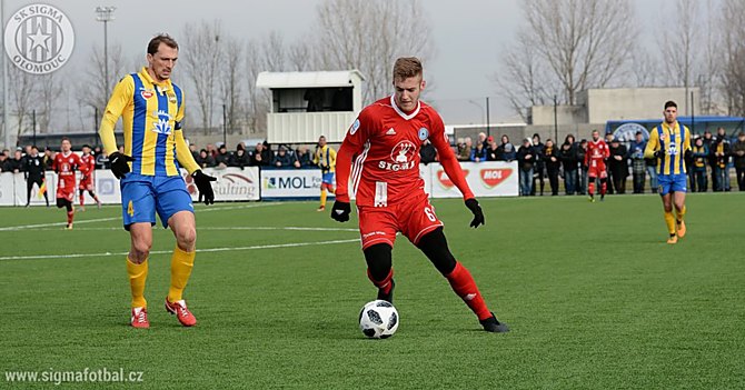 Záložní či útočník Sigmy Jakub Plšek v utkání v Dunajské Stredě.