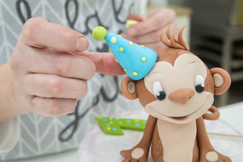Postupem času se však specializace přesunula z pekařských produktů pouze na výrobky cukrářské. 