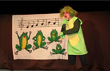 Jak Uhlíř Skoumal Svěrák - to je představení Divadla Věž, které můžete navštívit 11. února v Divadle na Šantovce.