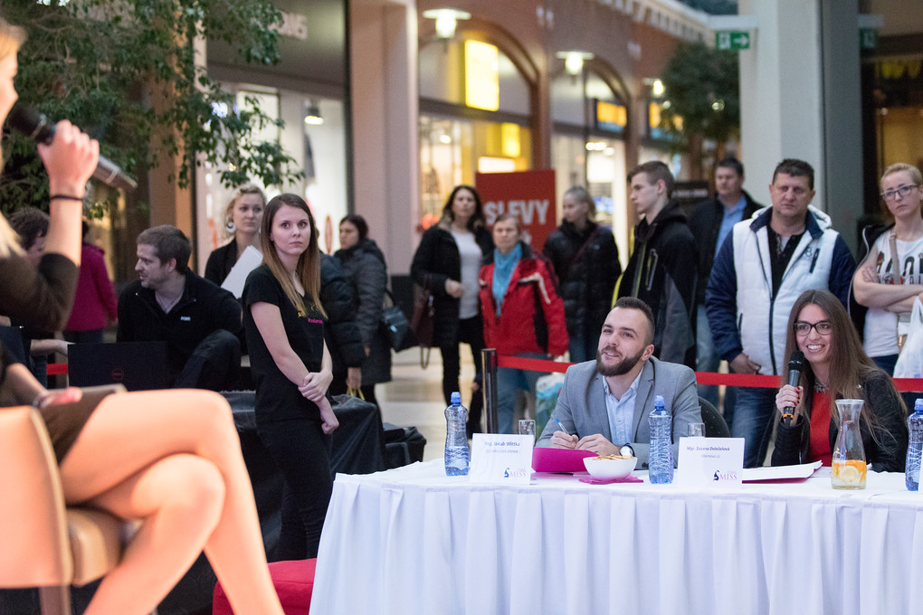 Mezi porotci usedla i naše redaktorka Zuzana Doleželová.