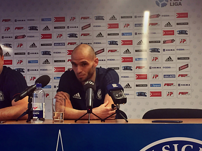 Kapitán Hanáků Michal Vepřek je nadšený z atmosféry na Andrově stadionu. Doufá, že fanoušci pomůžou jeho týmu i v neděli a že bude Andrák vyprodán. 