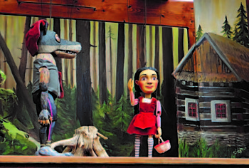 Jaký je skutečný příběh o Karkulce? To se dozvíte v pohádce Vyprávění starého vlka aneb Pravda o Karkulce, kterou uvede Divadlo na Šantovce.