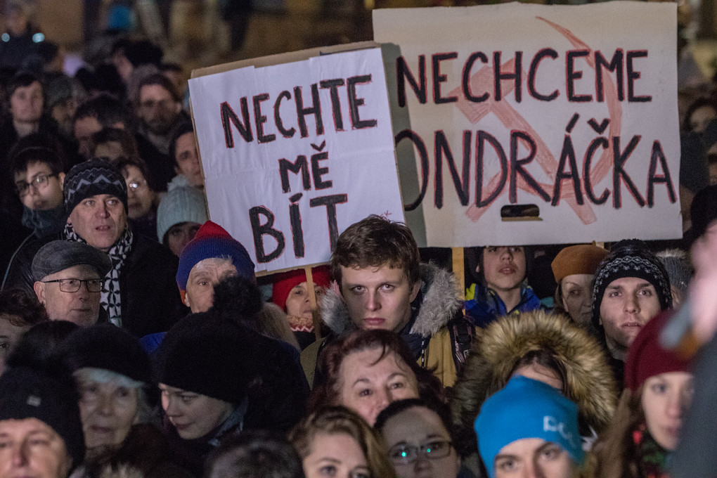 Po celé republice se dnes konaly protesty. Do ulic vyšly tisíce lidí...