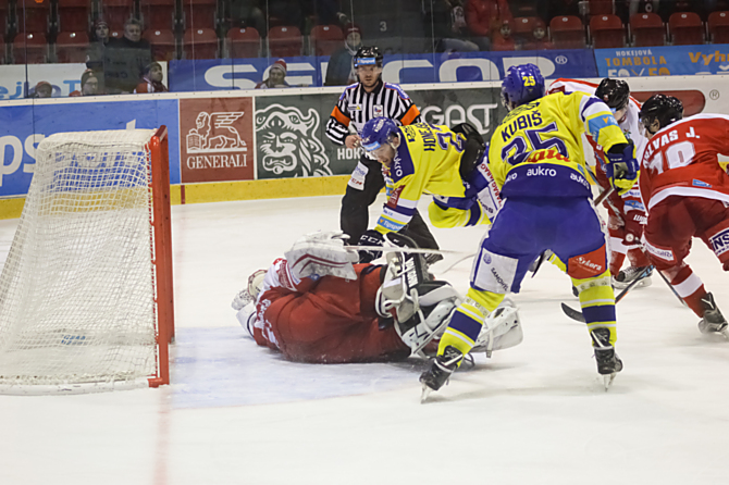 Hokejisté HC Olomouc vyhráli ve Zlíně 2:1 a vedou v sérii stejným výsledkem. Zítra už mají mečbol.
