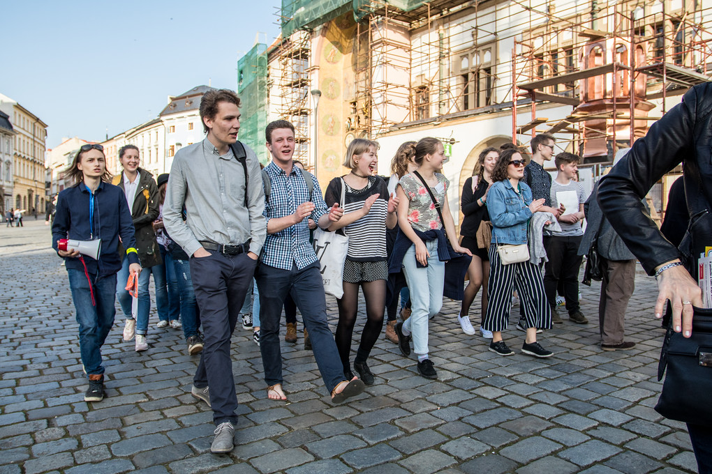 Asi šest stovek lidí demonstrovalo dnes na Horním náměstí proti vládě Andreje Babiše.
