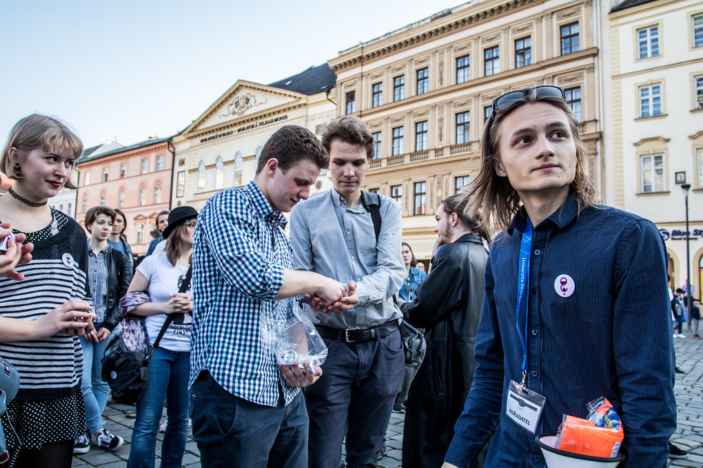 Odznáčky, podpisy... Akce proti Babišově vládě se konaly po celé republice.