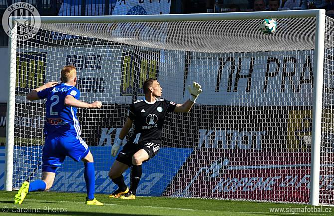 Václav Jemelka vymetl nechtěně šibenici branky Miloše Buchty a Bohemka vedla 1:0