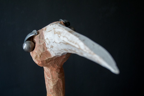 Dřevěné plastiky ptáků jsou mezi zákazníky velmi oblíbené.