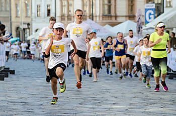 Sportovní nadšenci ocení DM rodinný běh, který probíhá vždy odpoledne před hlavním závodem Olomouckého půlmaratonu. Tentokrát můžete svou rodinu postavit na startovní čáru 23. června od 14:00. 