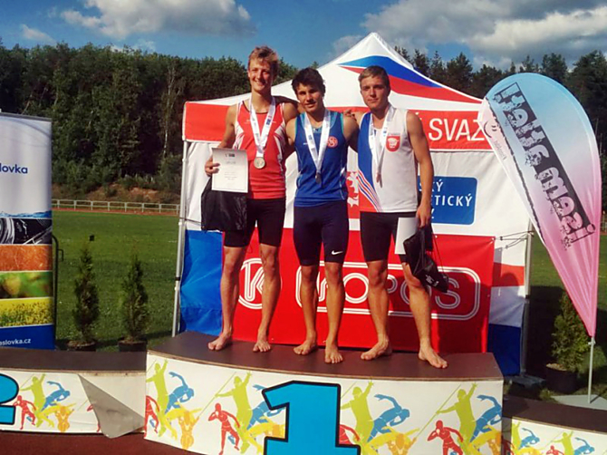 Atleti AK Olomouc Jonáš Pospíšil a Michaela Gieselová získali medaile na MČR ve vícebojích.